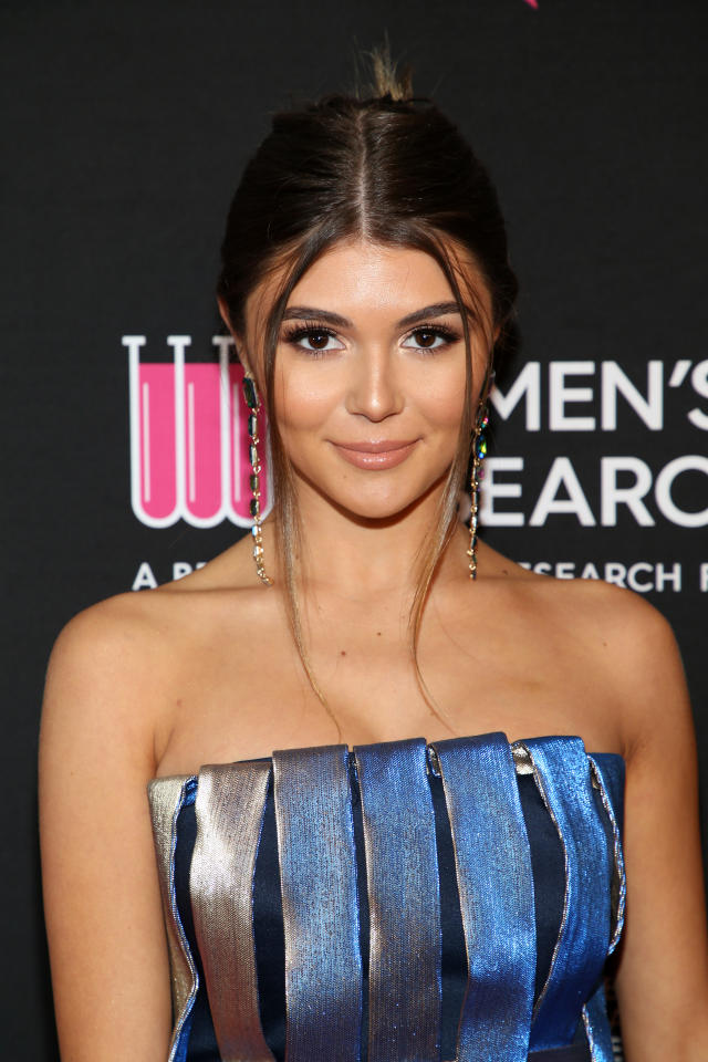 Lori Loughlins Daughter Olivia Jade Returns To Youtube After College