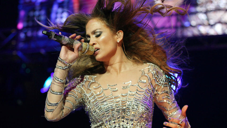 Jennifer Lopez musician performing