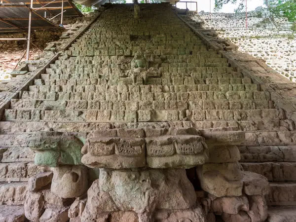 Die alte Maya-Stätte Copan verfügt über zahlreiche Bauwerke, darunter die Hieroglyphen-Treppe auf der Akropolis, die vor 1.000 Jahren errichtet wurde. - Copyright: AP Photo/Moises Castillo