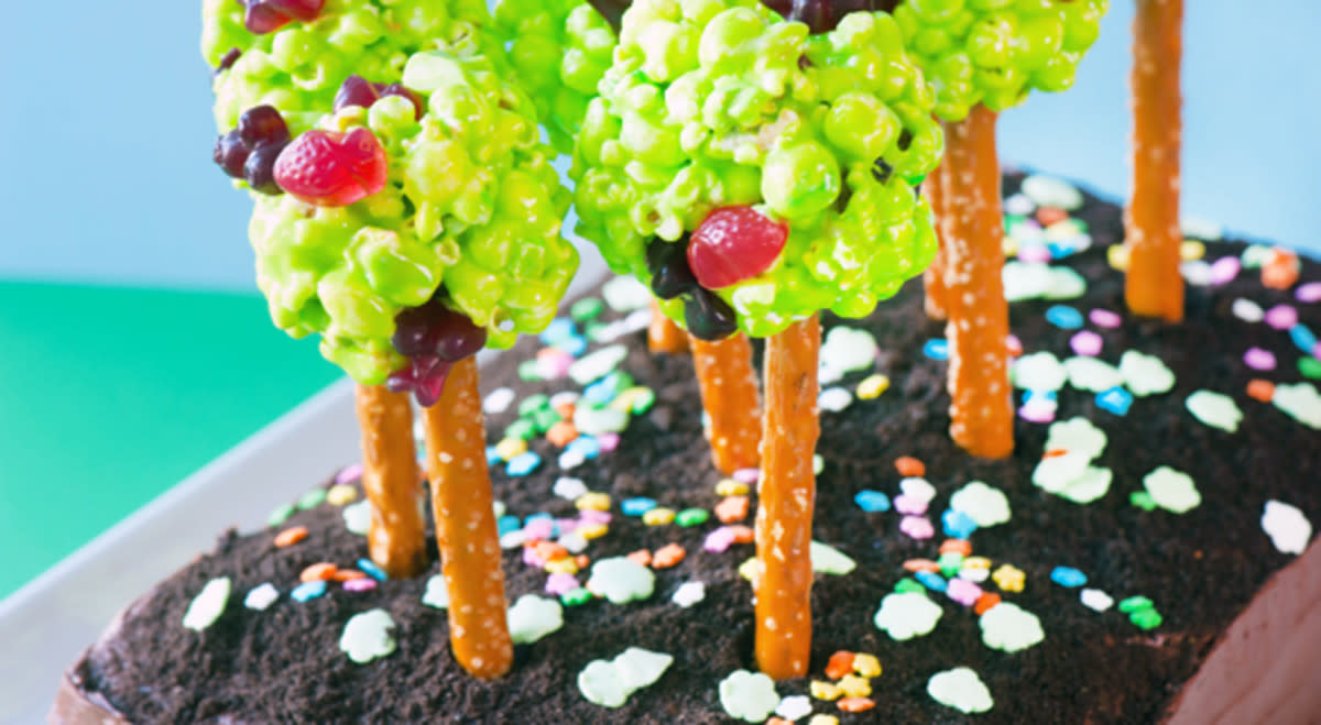 <p>Tablespoon</p><p>Learn how to make Popcorn Trees to top this fun cake for Earth Day!</p><p>Directions <a href="http://www.tablespoon.com/recipes/earth-day-cake/e6e524a9-094e-4088-b313-2e918496734a" rel="nofollow noopener" target="_blank" data-ylk="slk:HERE;elm:context_link;itc:0;sec:content-canvas" class="link rapid-noclick-resp">HERE</a></p>