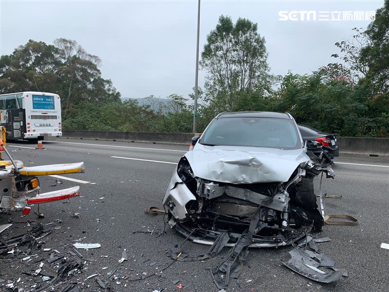 休旅車駕駛與乘客受到輕傷，肇事駕駛與緩撞車駕駛兩人酒測值均為零。(圖／翻攝畫面)