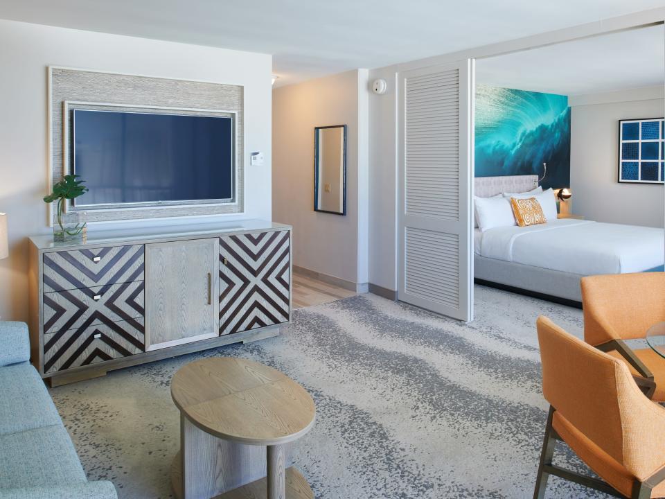 Waikiki Beachcomber by Outrigger   One Bedroom Ocean View Suite