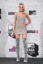 <p>DJane und MTV-Moderatorin Becca Dudley machte ihre perlenbestickten Overknee-Stiefel zum absoluten Highlight ihres Outfits. Dazu trug sie ein dezentes Tweet-Minikleid. (Bild: Rex Features) </p>