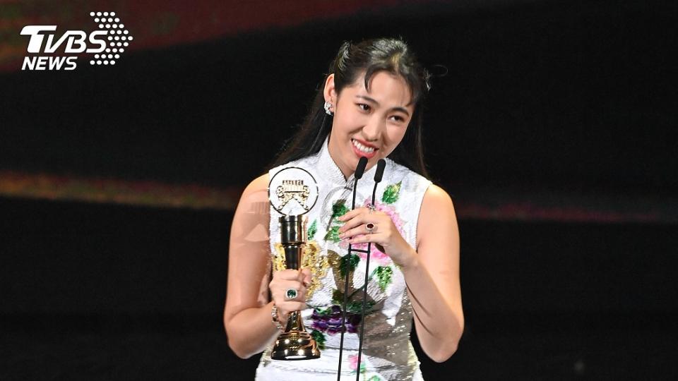 王若琳憑專輯《愛的呼喚》奪下最佳國語專輯獎。（圖／台視提供）