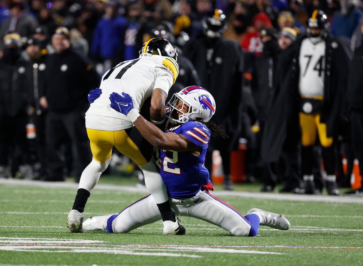 Buffalo Bills linebacker Dorian Williams makes a tackle on Pittsburgh Steelers wide receiver Allen Robinson II.