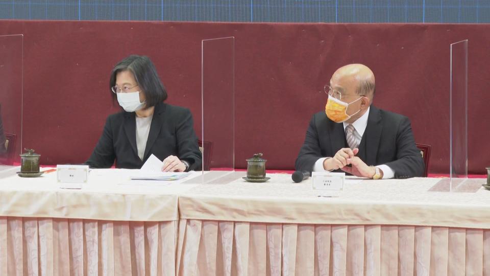 行政院長蘇貞昌（右）表示有與總統蔡英文（左）討論內組改革問題。（資料畫面）