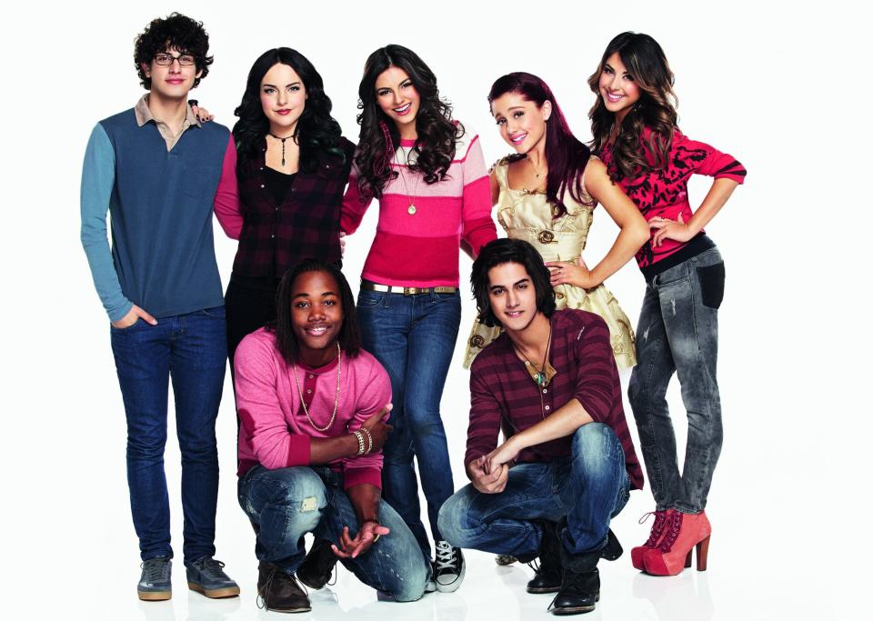 Matt Bennett, Elizabeth Gillies, Leon Iii Thomas, Victoria Justice, Ariana Grande, Avan Jogia, Daniella Monet Victorious - 2010 Nickleodeon Production/Schneider'S Bakery/Sony Music Entertainment USA TV Portrait Tv Classics