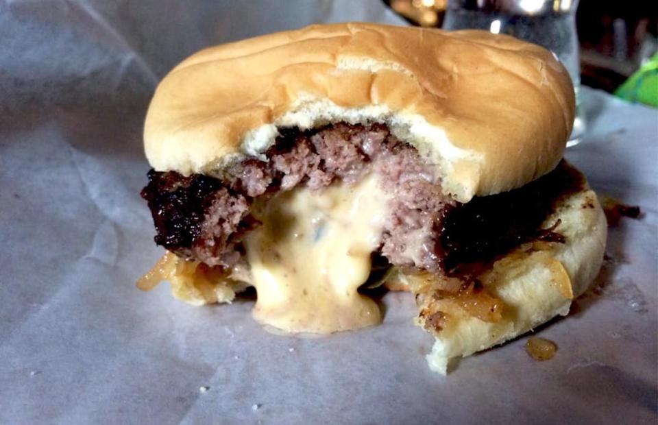 Jucy Lucy, Matt’s Bar (Minneapolis, Minnesota)