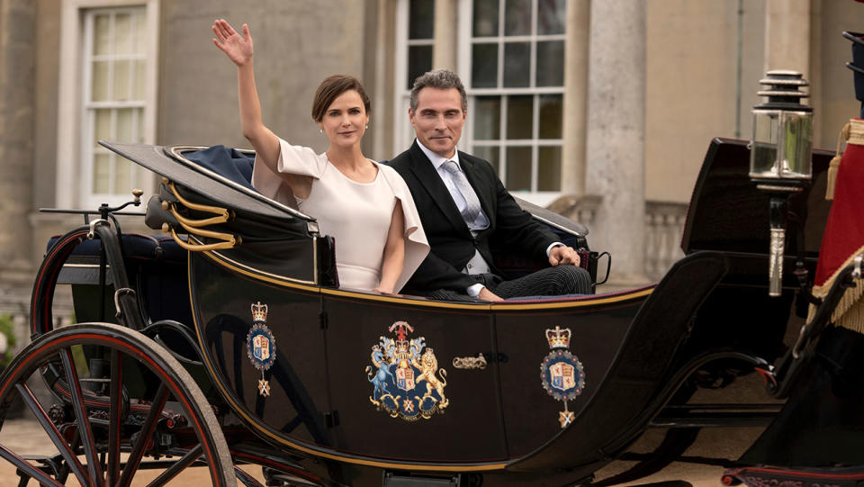 (L to R) Keri Russell as Kate Wyler, Rufus Sewell as Hal Wyler in The Diplomat.