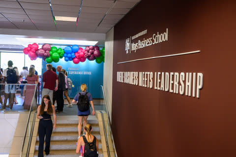 O novo Reliant Student Experience Office na Mays Business School da Texas A&M University, que proporcionará experiências de aprendizado de alto impacto para todos os alunos de graduação da Mays, foi celebrado em 22 de agosto de 2024. (Foto: Business Wire)