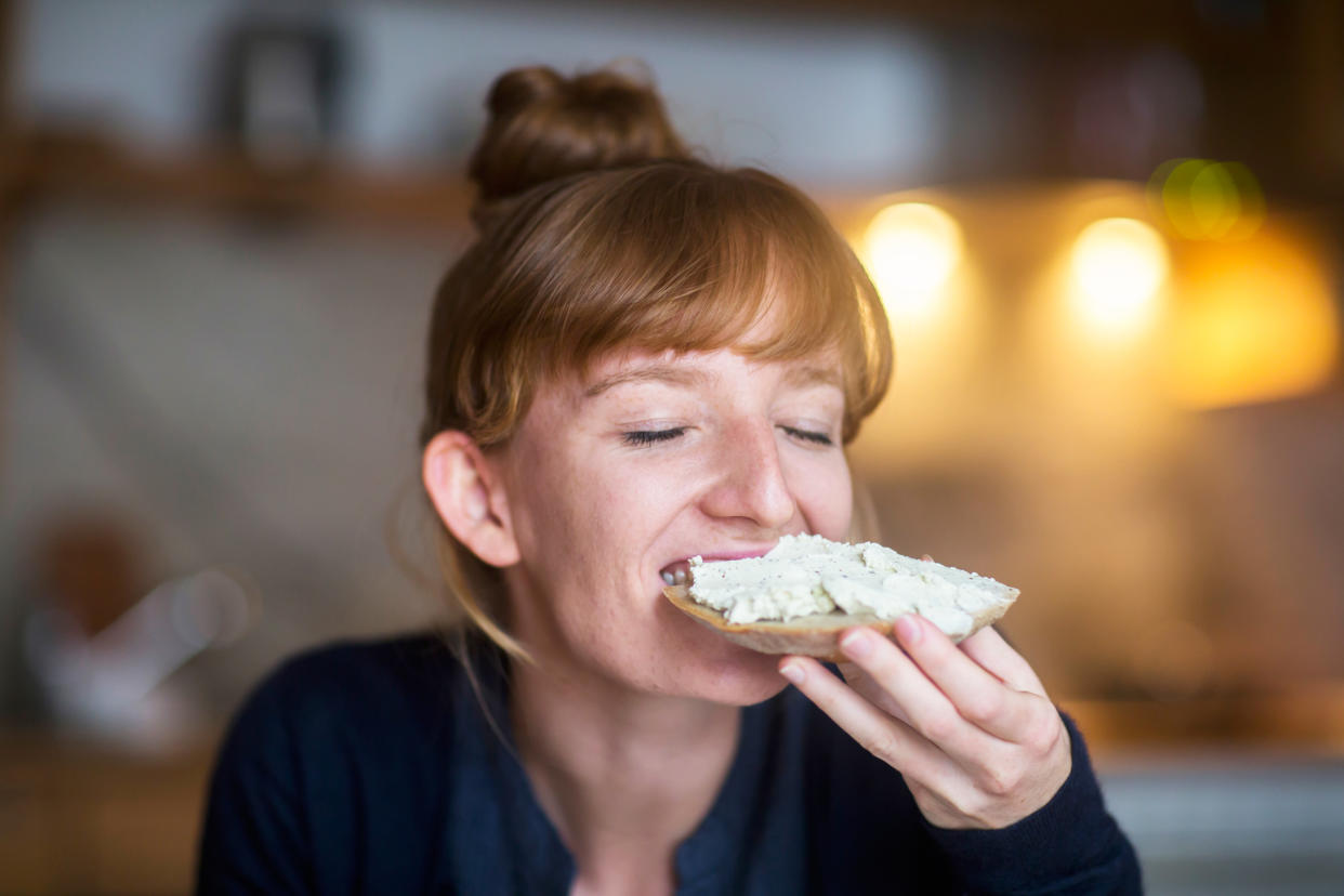 Frischkäse ist ein Naturprodukt – ganz im Gegensatz zu „Frischkäsezubereitungen“. (Symbolbild: Getty Images/Sigrid Gombert)