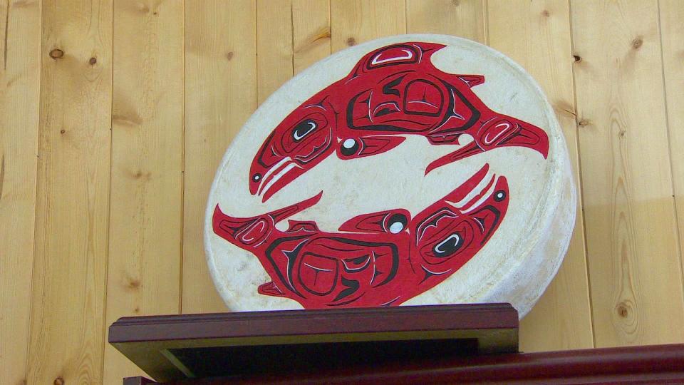 A traditional drum illustrates the importance of chinook salmon to Yukon First Nations' culture and subsistence.