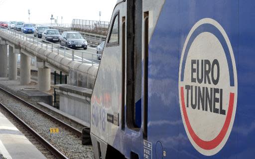 Vehículos listos para subir en una lanzadera del Eurotúnel el 10 de abril de 2014 en la ciudad francesa de Coquelles, en el norte del país (AFP/Archivos | Denis Charlet)