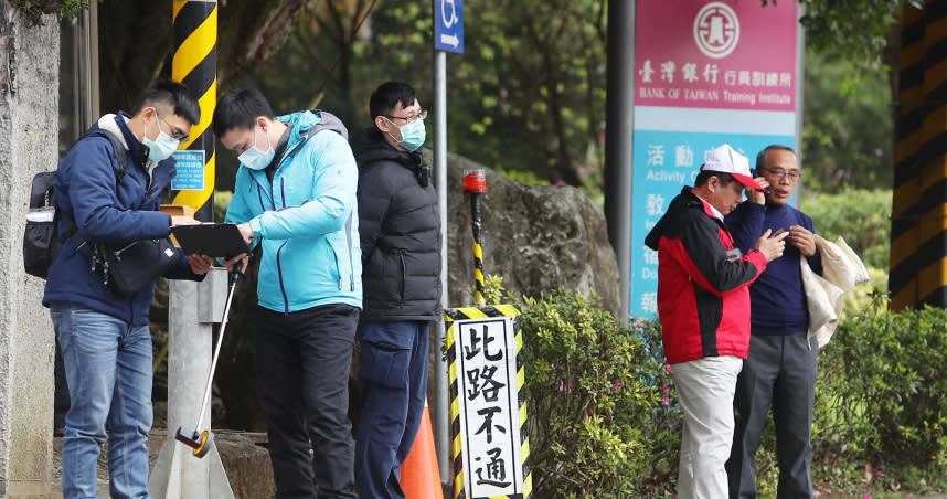 北市遭隔離民眾跟朋友逛賣場，被抓包在外閒晃多時。（圖／報系資料照）