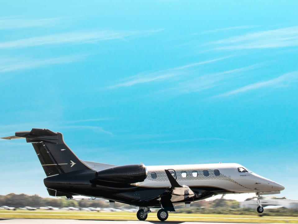 Embraer Phenom 300