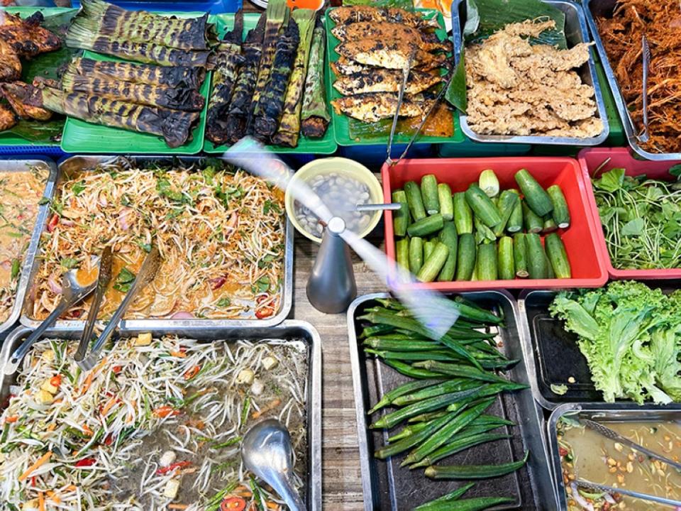 Grilled fish wrapped in banana leaves and various 'kerabu' can be found here