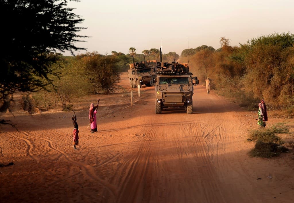 Des militaires français en train de patrouiller dans le village de Guintou près de Gao au Mali en décembre 2021. - Thomas COEX 