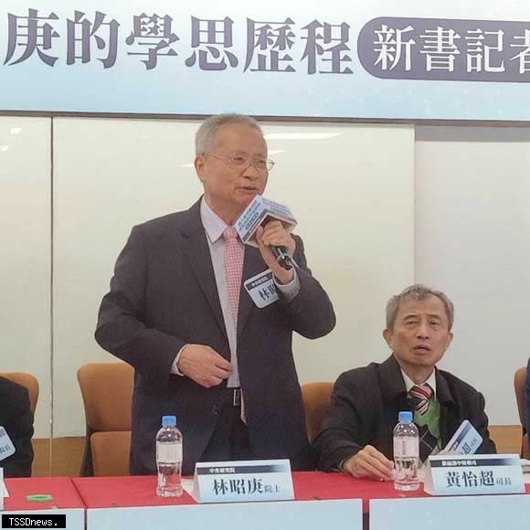 國寶級教授林昭庚召開新書記者會，訴說過去種種秘辛。（記者李叔霖攝）