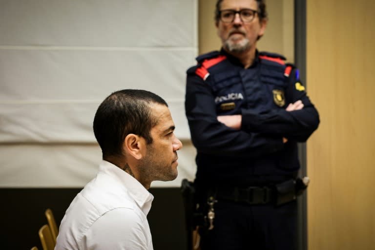 Le footballeur brésilien Dani Alves au début de son procès devant un tribunal de Barcelone (Espagne), le 5 février 2024 (Jordi BORRAS)