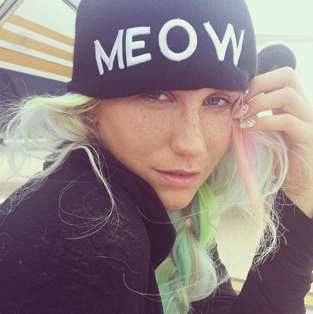 <p>The singer showed off her freckles in this selfie from August 2014. (<i>Photo: Instagram)</i></p>