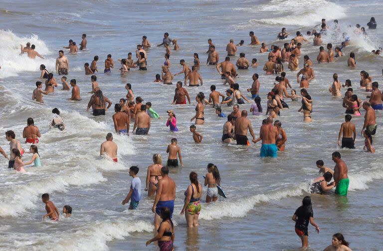 A la inercia natural de crecimiento turístico que tiene la segunda quincena le vinieron bárbaro en la costa una sucesión de jornadas sin nubes ni lluvias a la vista desde hace más de diez días