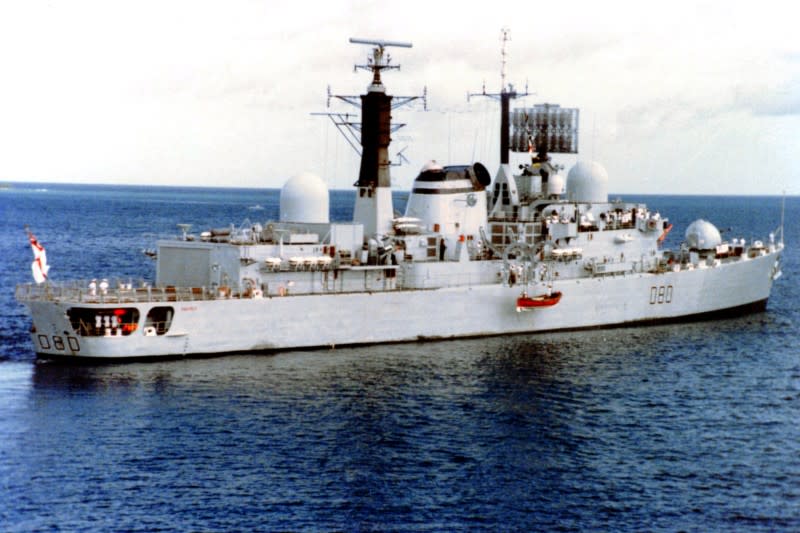 1982年，福克蘭戰爭，被阿根廷擊沉的英軍驅逐艦「雪非耳號」（Nathalmad@Wikipdia / CC BY 3.0）