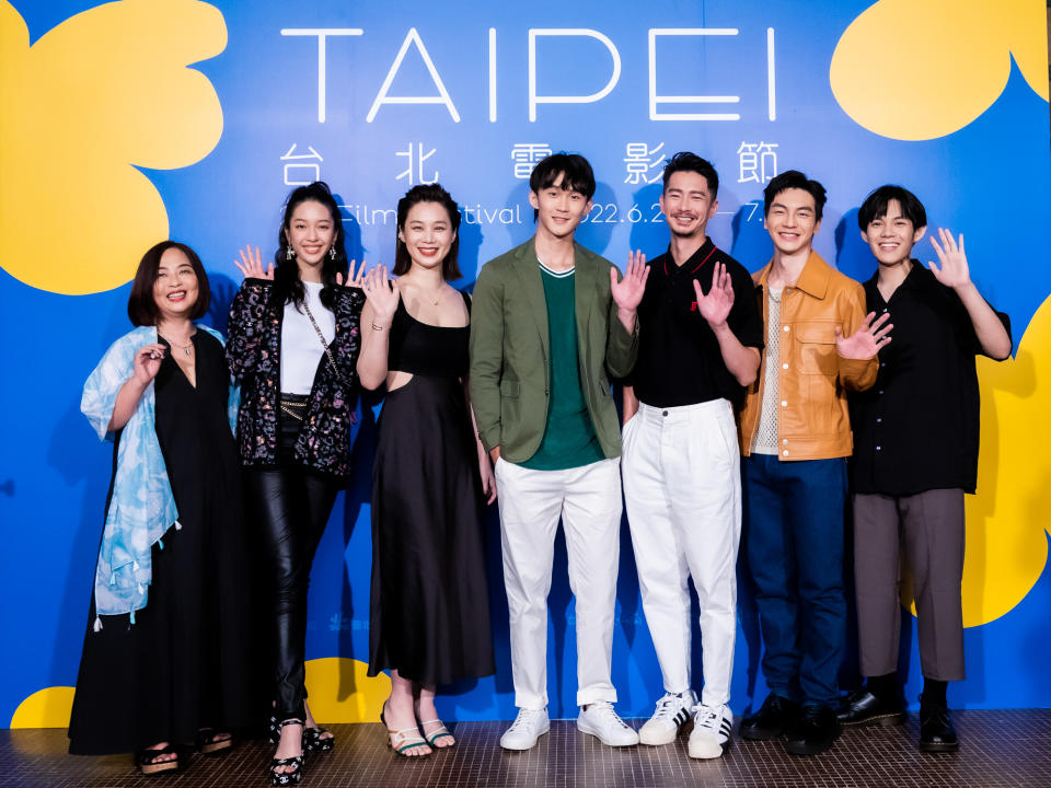 《小藍》在台北電影節世界首映，導演李怡芳（左起）率演員王渝萱、許乃涵、葉廷麒、周詠軒、張洛偍、李彥承出席