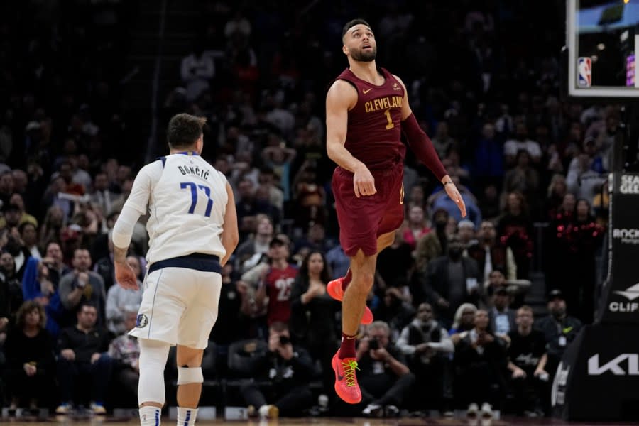 Cleveland Cavaliers guard Max Strus (1) watches his game-winning basket, next to Dallas Mavericks guard Luka Doncic (77) at the buzzer in an NBA basketball game Tuesday, Feb. 27, 2024, in Cleveland. (AP Photo/Sue Ogrocki)