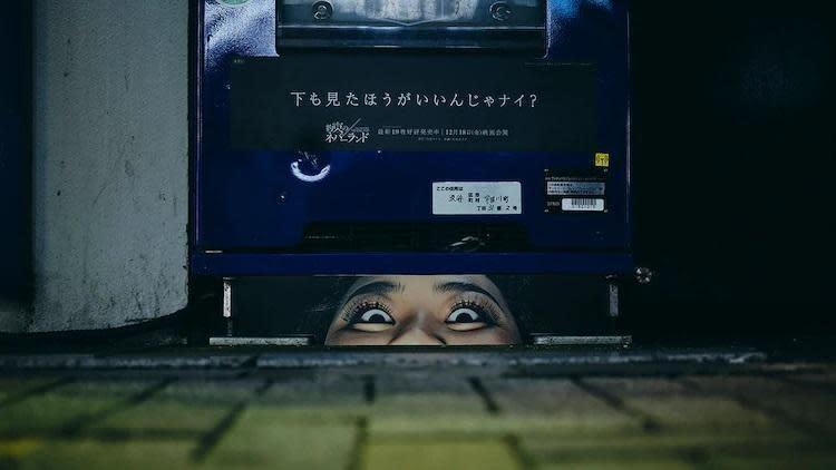渡邊直美演出《約定的夢幻島》，真人版電影廣告出現在日本街頭。（翻攝natalie）