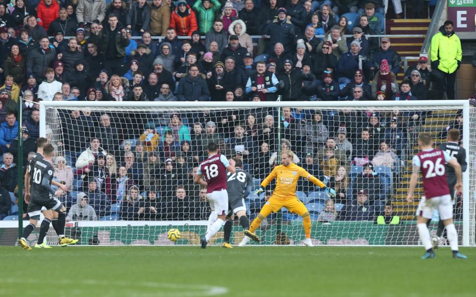 Ashley Westwood of Burnley scores past Kasper Schmeichel of Leicester City to make it 2-1 during the Premier League match between Burnley FC and Leicester City - Leicester City FC