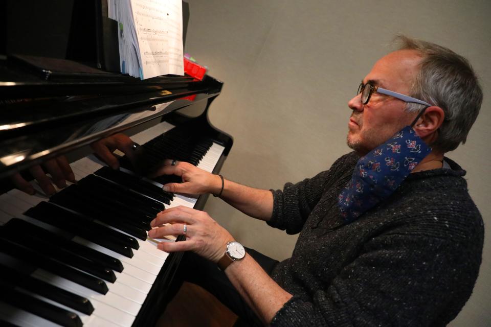 Grammy-award winning singer/songwriter and composer Marcus Hummon prepares for the world premiere of his newest opera with the Nashville Opera "Favorite Son."