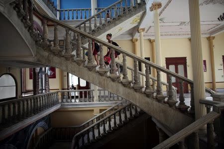 Students at the Cuba's National Ballet School (ENB) arrive for a class in Havana, Cuba, October 12, 2016. Picture taken October 12, 2016. REUTERS/Alexandre Meneghini