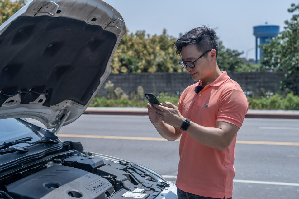 倘若愛車在路上不幸拋錨，又碰巧沒有合作信用卡申請救援，富邦Noodeo CAR APP 可即時協助安排拖吊服務*，相當貼心。