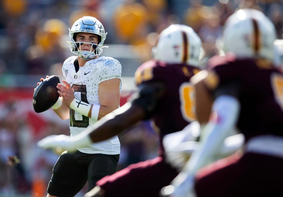 Oregon Ducks quarterback Bo Nix (10) against the Arizona State Sun Devils in the first half at Mountain America Stadium Nov. 18, 2023, in Tempe, Arizona.