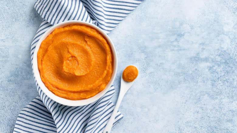 bowl of pumpkin puree