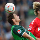 Nom: Sebastian Boenisch<br>Poste: Défenseur<br>Date de naissance (Âge): 01/02/1987 (25)<br>Numéro: 2<br>Club: Bremen<br>Taille: 191cm<br>Poids: 86kg