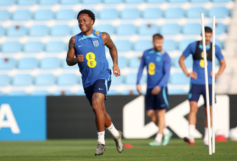 Raheem Sterling, otra vez con una sonrisa, con la selección de Inglaterra