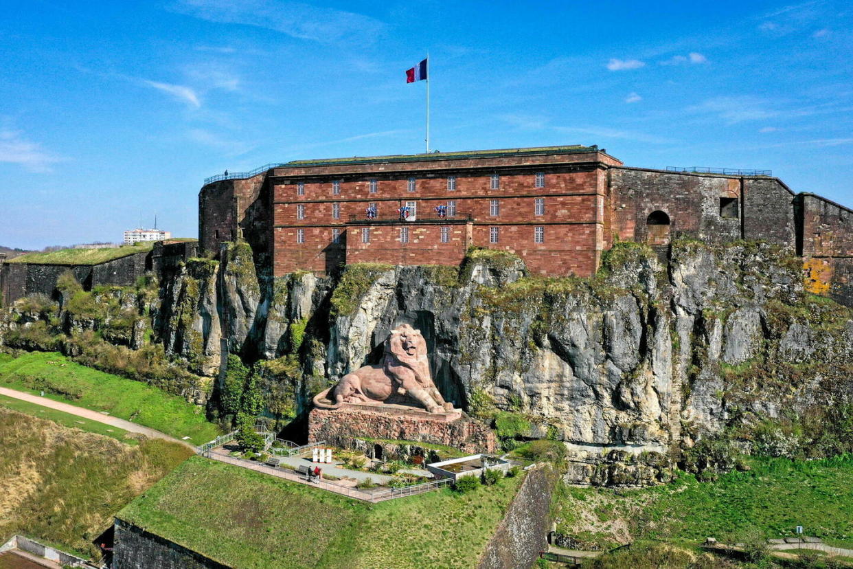 La citadelle et le Lion de Belfort, sculpture monumentale d'Auguste Bartholdi, le 4 avril 2022.  - Credit:Michael Desprez/MaxPPP/PhotoPQR/L'Est Républicain