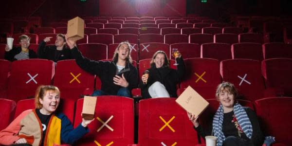 Cines solo pueden operar en semáforo naranja con una capacidad máxima del 25%