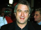 Ein paar Skandale gab es in seiner Laufbahn trotzdem. So gilt Robert De Niro als einer der Letzten, der John Belushi 1982 vor seinem Drogentod lebend sah. In einer Biografie De Niros wurde 2014 behauptet, dass eine Leidenschaft für Kokain die beiden verbunden habe. Und dann war da noch diese Frankreich-Sache ... (Bild: George De Sota/Newsmakers)