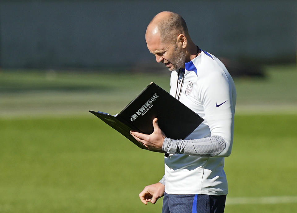 ARCHIVO - El técnico de Estados Unidos Gregg Berhalter durante un entrenamiento en Colonia, Alemania, el 22 de septiembre de 2022. (AP Foto/Martin Meissner)