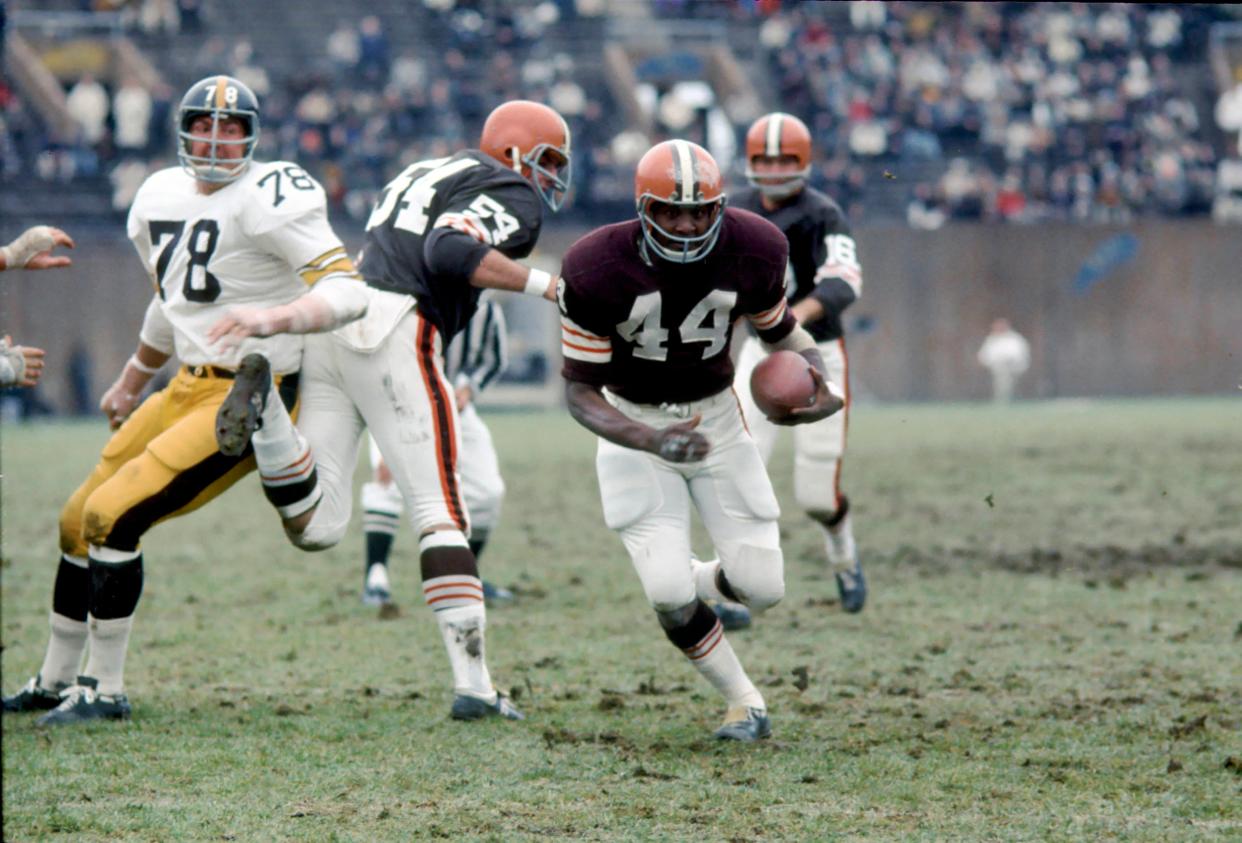 Browns running back Leroy Kelly carries the ball against the Pittsburgh Steelers, Nov. 17, 1968, at Pitt Stadium.