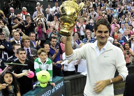 Roger Federer depués de vencer a Andy Murray. REUTERS.