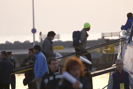 Migrants board a Turkish-flagged passenger boat to be returned to Turkey, on the Greek island of Lesbos, April 4, 2016. REUTERS/Giorgos Moutafis