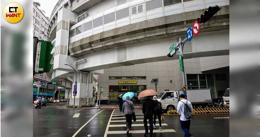 受惠近期環狀線第一階段通車，中和區吸引不少通勤族作為購屋選擇。（圖／林榮芳攝）