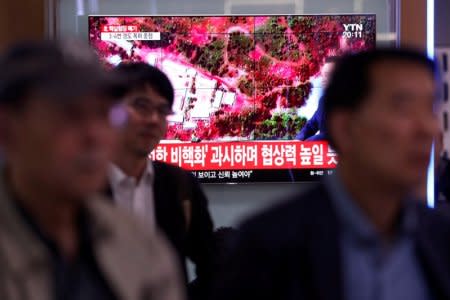 People watch a TV broadcasting a news report on the dismantling of the Punggye-ri nuclear testing site, in Seoul, South Korea, May 24, 2018.   REUTERS/Kim Hong-Ji