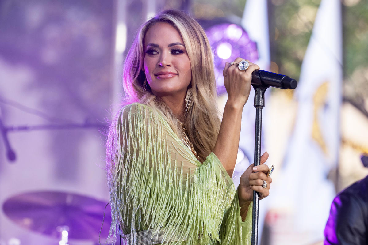 Carrie Underwood Fans Can't Handle Her Sparkly Denim Cut-Offs - Yahoo Sports