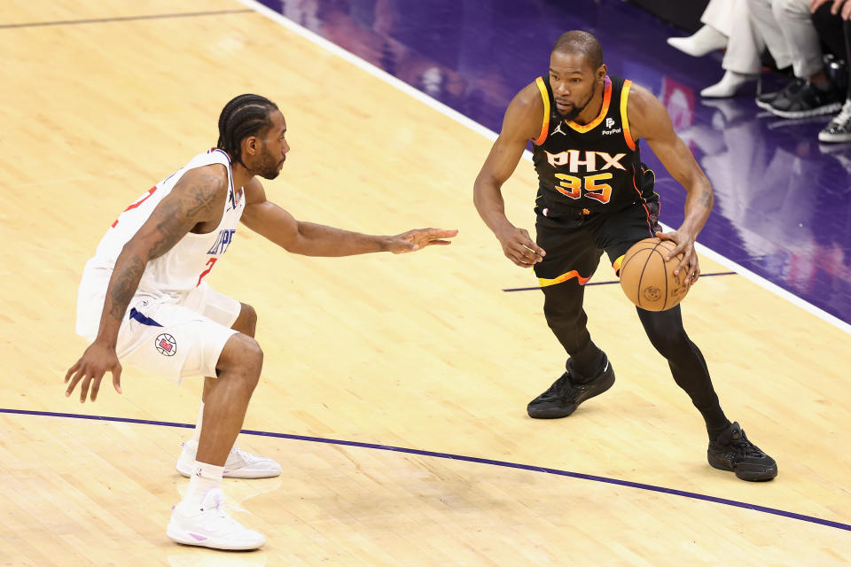 Kawhi Leonard（防守者）只要能上場就能繳出優異表現。（Photo by Christian Petersen/Getty Images）