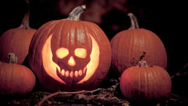 Las Vegas pumpkin carver's designs bring Halloween feel to