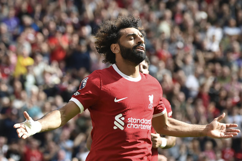 Mohamed Salah del Liverpool celebra tras anotar el segundo gol de su equipo en el encuentro de la Liga Premier ante el Bournemouth el sábado 19 de agosto del 2023. (AP Foto/Rui Vieira)